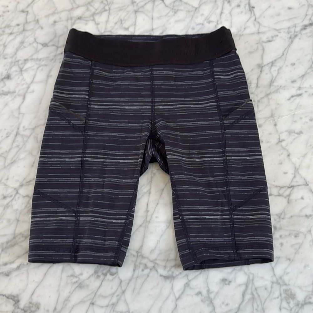 Lululemon Striped Biker Short Run Side Pockets Sz 4